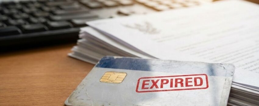 se puede trabajar con la tarjeta de residencia caducada